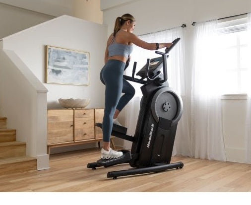 Promo Step Climber Nordictrack cod. NTEL10825-INT - con app Ifit integrata - 22 livelli di resistenza digitale - compreso 1 anno di abbonamento IFIT