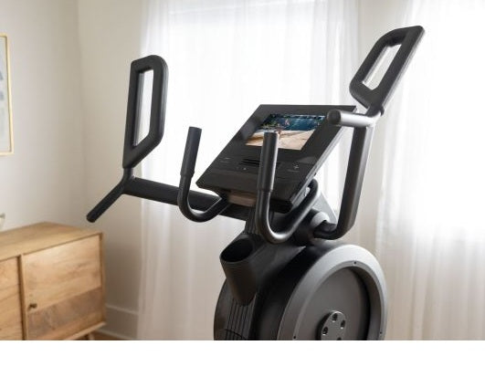 Promo Step Climber Nordictrack cod. NTEL10825-INT - con app Ifit integrata - 22 livelli di resistenza digitale - compreso 1 anno di abbonamento IFIT