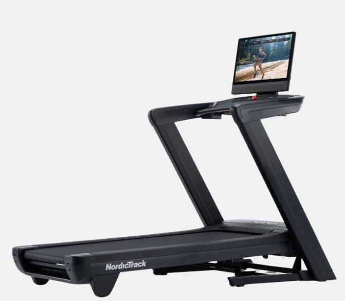 promo Tapis Roulant NordicTrack Commercial 2450 cod.NTL19125-INT peso max utente 182 kg - piano corsa 152 x 55 cm - velocità 22 km/h + abbonamento di 1 anno Ifit