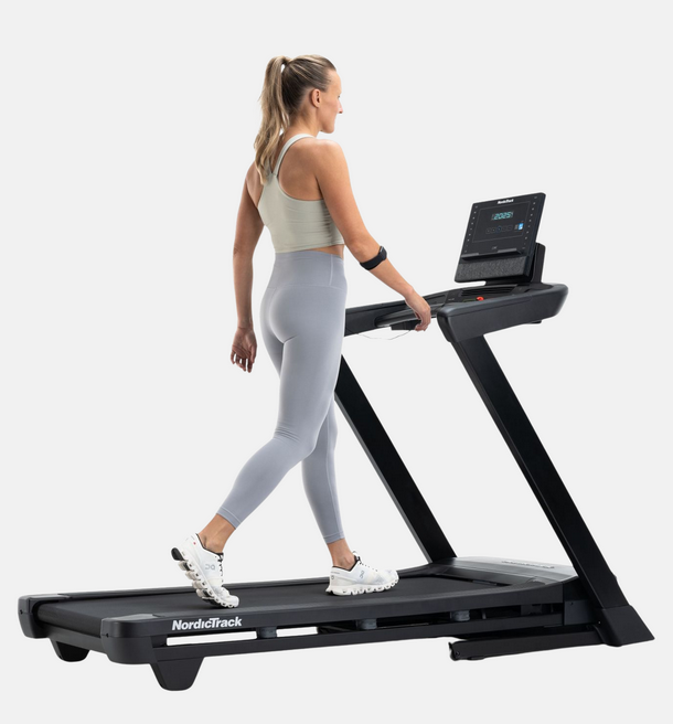promo Tapis Roulant NordicTrack T Series 8 - velocità 20 km/h - peso max utente 147 kg -piano corsa 152 x 51 cm cod.NTL10425-INT