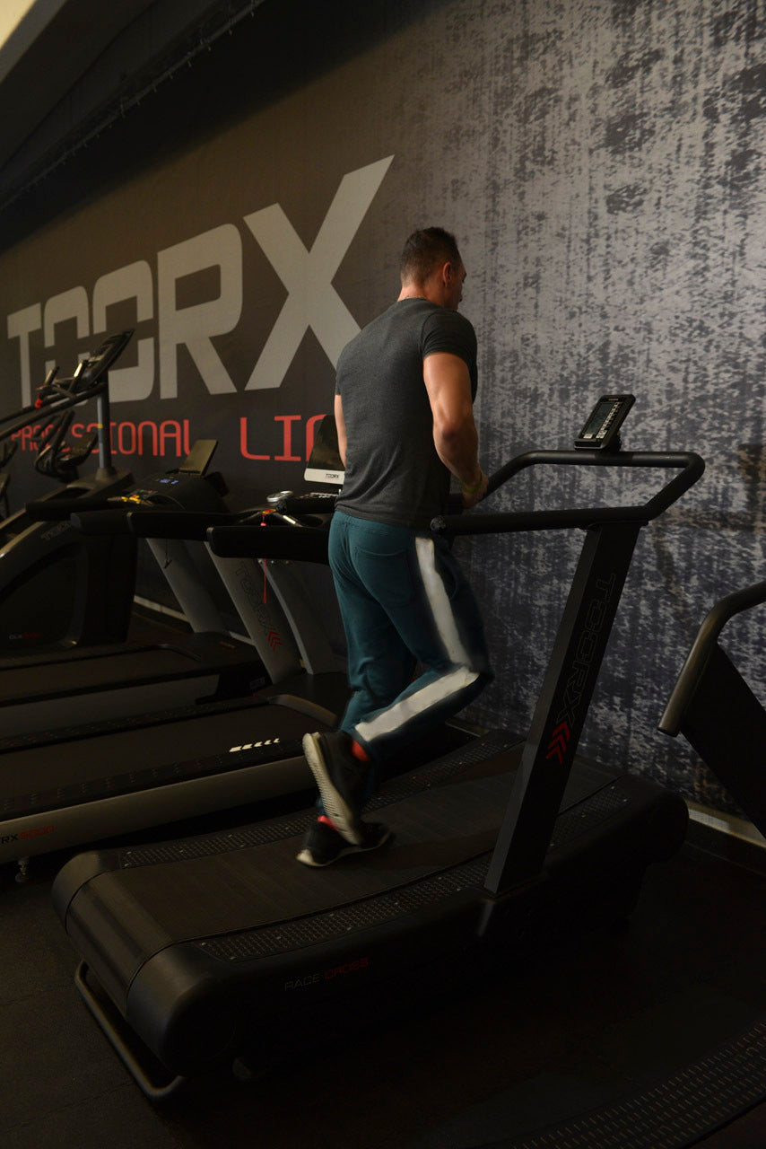 Treadmill Tapis Roulant Curvo Race-Cross Toorx - Utente 180 Kg - Piano Corsa Curvo 45 x 162 cm - Tappeto Elettrico Palestra