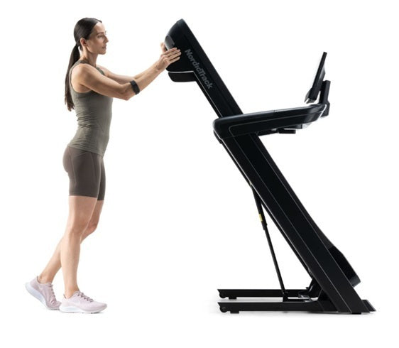 Promo COMMERCIAL 1250 con App Ifit integrata - TAPIS ROULANT NORDICTRACK piano corsa 152 x 55 cm - peso max utente 182 kg COD. NTL14125-INT compreso 1 anno di abbonamento Ifit