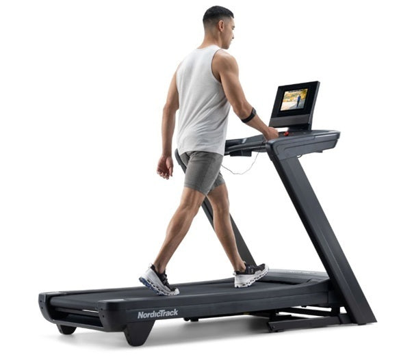 Promo COMMERCIAL 1250 con App Ifit integrata - TAPIS ROULANT NORDICTRACK piano corsa 152 x 55 cm - peso max utente 182 kg COD. NTL14125-INT compreso 1 anno di abbonamento Ifit