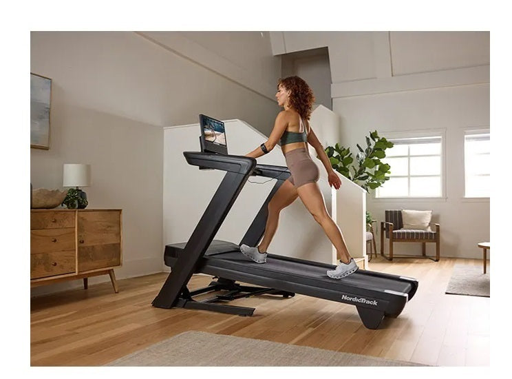 Promo COMMERCIAL 1750 con App Ifit integrata INCLUSO 1 ANNO DI ABBONAMENTO I-FIT- TAPIS ROULANT NORDICTRACK piano corsa 152 x 55 cm - peso max utente 182 kg cod.NTL17125-INT