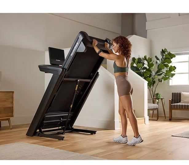 Promo COMMERCIAL 1750 con App Ifit integrata INCLUSO 1 ANNO DI ABBONAMENTO I-FIT- TAPIS ROULANT NORDICTRACK piano corsa 152 x 55 cm - peso max utente 182 kg cod.NTL17125-INT