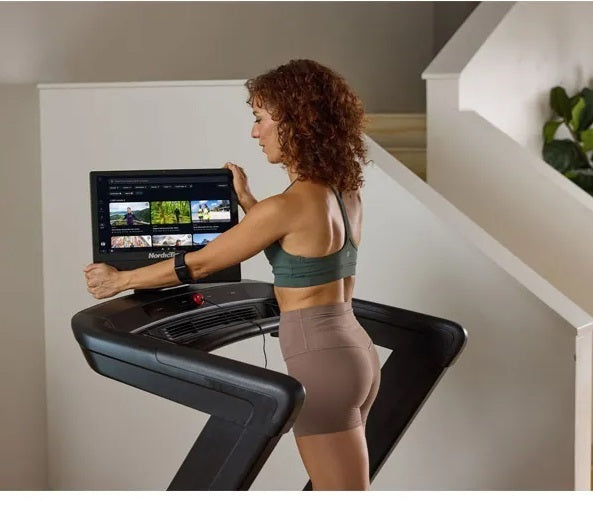 Promo COMMERCIAL 1750 con App Ifit integrata INCLUSO 1 ANNO DI ABBONAMENTO I-FIT- TAPIS ROULANT NORDICTRACK piano corsa 152 x 55 cm - peso max utente 182 kg cod.NTL17125-INT