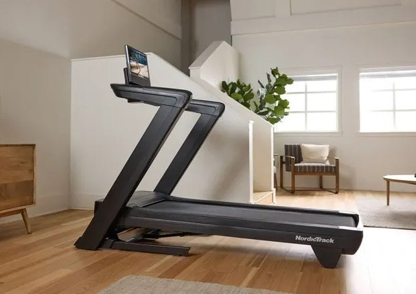 Promo COMMERCIAL 1750 con App Ifit integrata INCLUSO 1 ANNO DI ABBONAMENTO I-FIT- TAPIS ROULANT NORDICTRACK piano corsa 152 x 55 cm - peso max utente 182 kg cod.NTL17125-INT