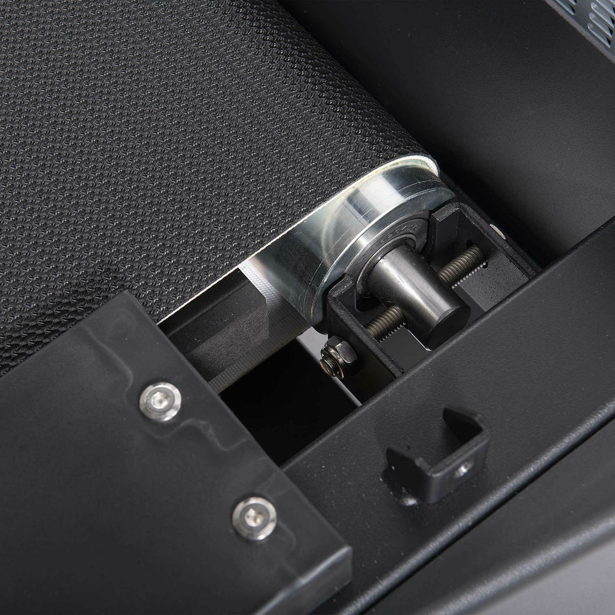 T-86 Treadmill T86 DIAMOND l’inclinazione della pedana possibile anche in negativo fino al -3% ed un potente motore a corrente alternata da 7,0 Hp- Professionale linea DIAMOND - Cod.T86