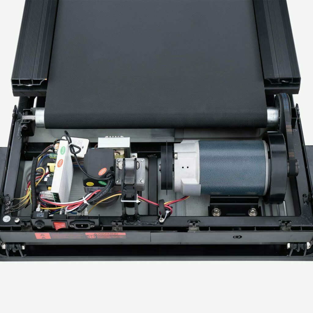 JK154 TAPIS ROULANT JK FITNESS Linea Home - elettrico richiudibile con un motore da 3.5 HP raggiunge una velocità di 22 km/h, e inclinazione elettronica su 20 livelli.