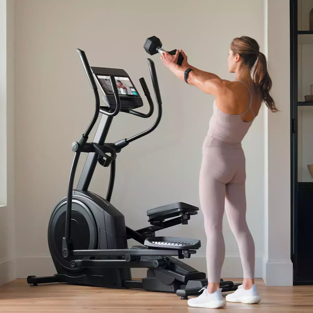 Promo NordicTrack Ellittica Elettromagnetica AirGlide 14i - a volano anteriore - App Ifit integrata - cod.NTEL71423-INT compreso 1 anno di abbonamento IFIT