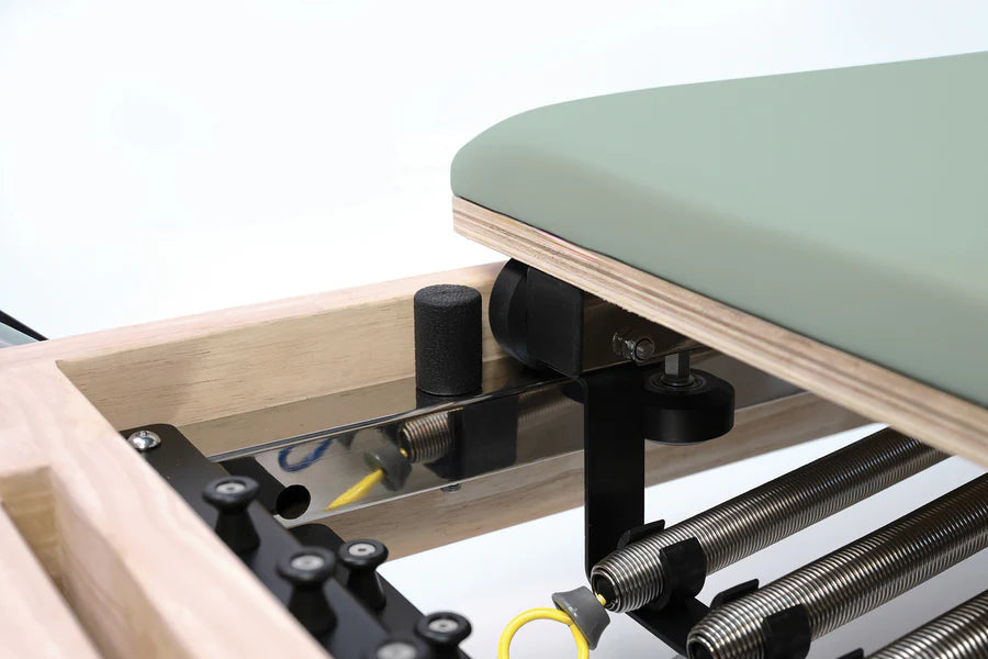 Reformer in legno di quercia naturale pieghevole PTX 3000 Green Tea - Linea Lifeness di Toorx - Cod. PTX-3000G