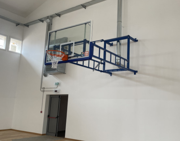 Ab1306 Impianto Basket Girevole a Parete Sbalzo 320 cm. con Tabelloni in Cristallo + Canestri Reclinabili Certificato F.I.B.A. Omologato Tuv (1 Coppia)
