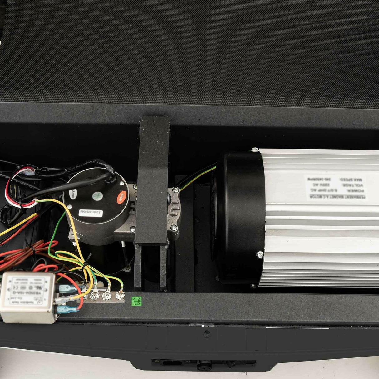 T83 Tapis Roulant - nastro da 2,5 mm è prelubrificato - 36 programmi preimpostati, 3 programmi per il controllo guidato della frequenza cardiaca - Prodotto Professionale linea Cardio DIAMOND - Cod.T83