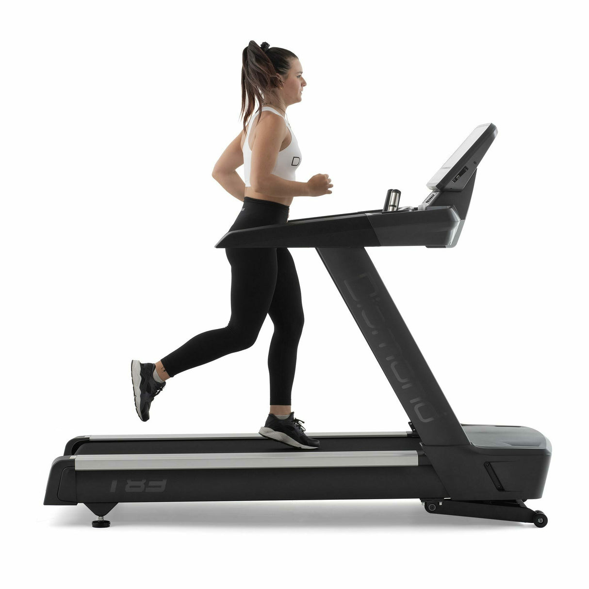 T83 Tapis Roulant - nastro da 2,5 mm è prelubrificato - 36 programmi preimpostati, 3 programmi per il controllo guidato della frequenza cardiaca - Prodotto Professionale linea Cardio DIAMOND - Cod.T83