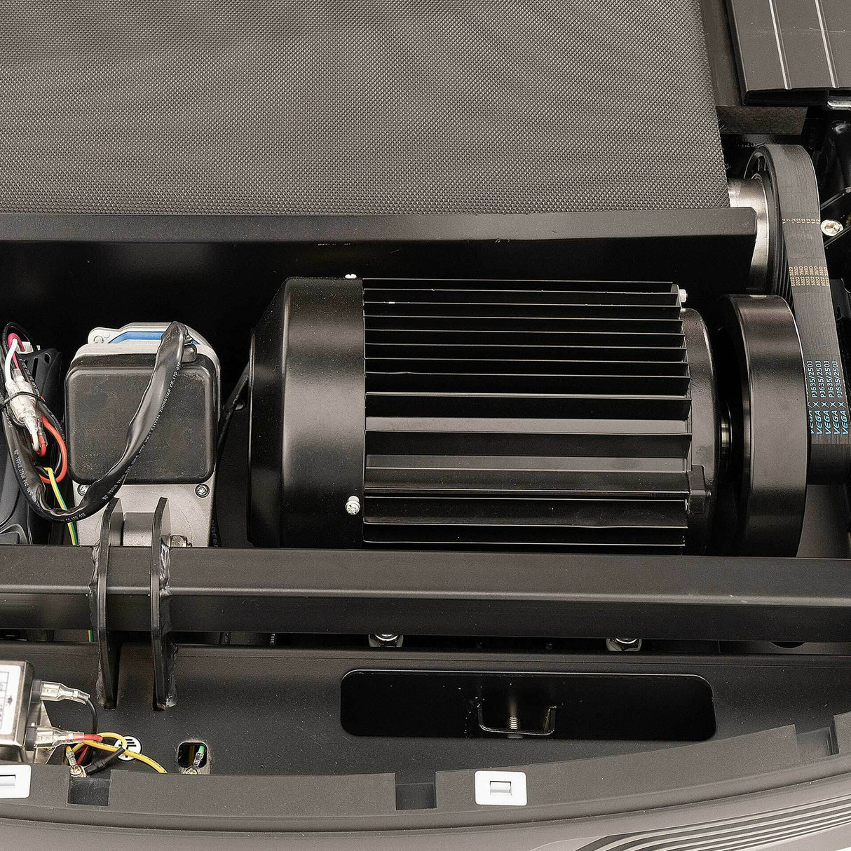 T85 DIAMOND - motore da 7,0 Hp AC - allunghi fino a 24 km/h.La superficie di corsa 58×156 cm