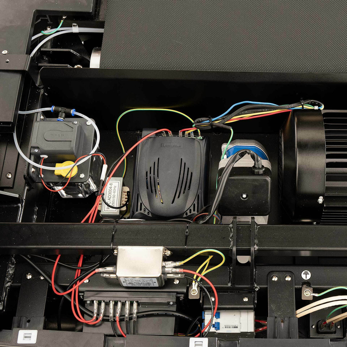 T-86 Treadmill T86 DIAMOND l’inclinazione della pedana possibile anche in negativo fino al -3% ed un potente motore a corrente alternata da 7,0 Hp- Professionale linea DIAMOND - Cod.T86