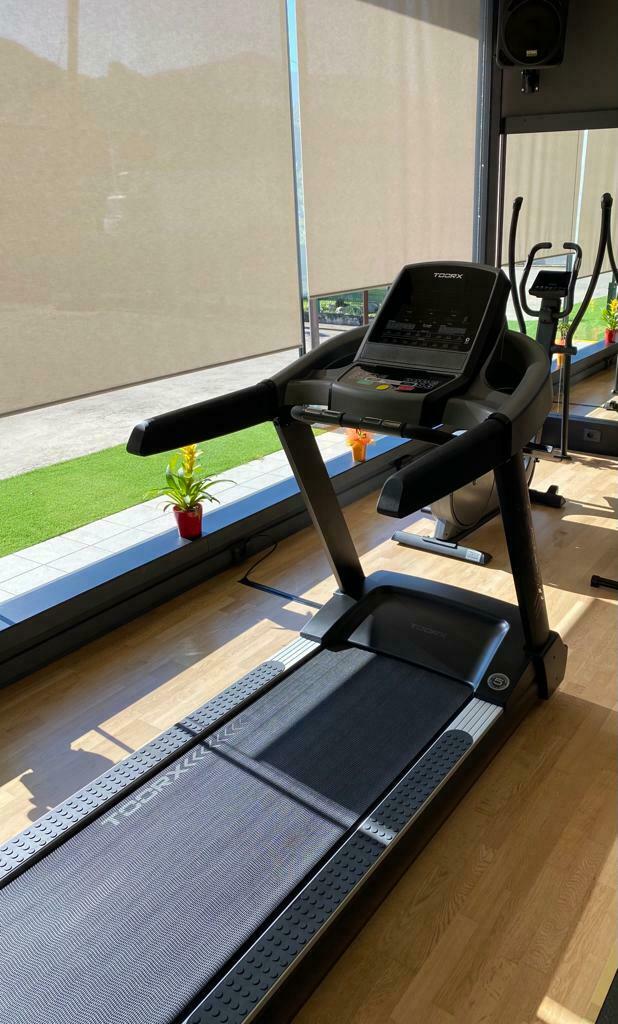 Tapis Roulant TRX-3000 HRC 3.0 -Iconsole + Kinomap + Zwift con Inclinazione Elettrica Motore AC e Velocità 1,0 - 22,0 Km/h Peso max utente 160 Kg Piano di corsa 60 x 156 cm