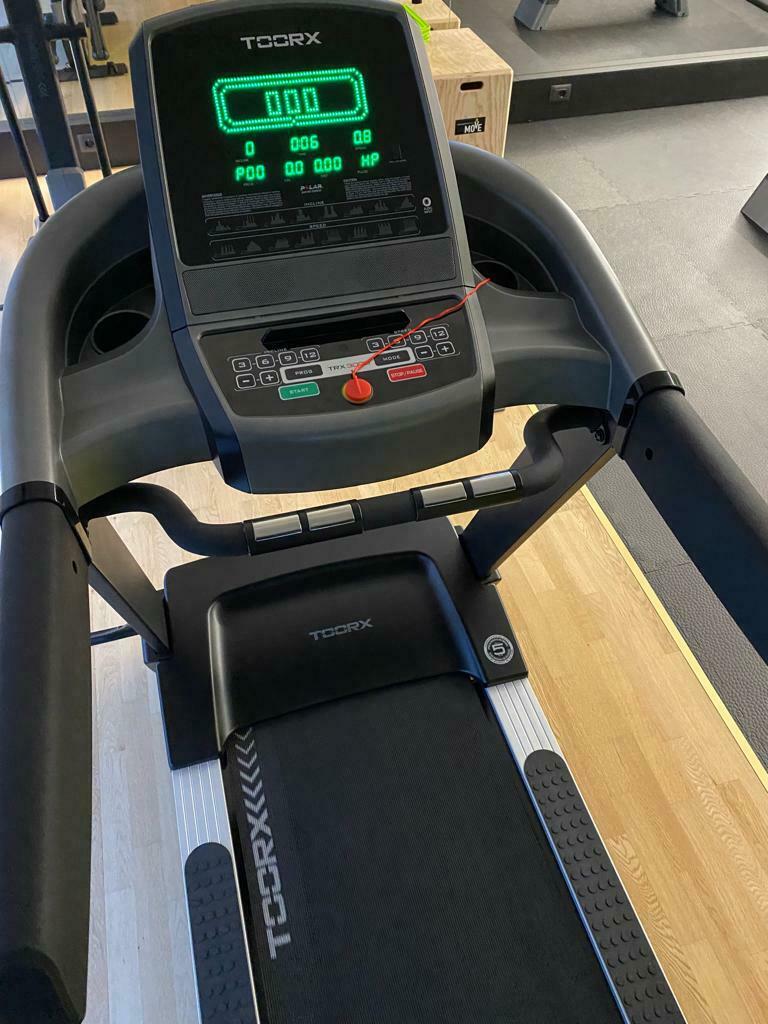 Tapis Roulant TRX-3000 HRC 3.0 -Iconsole + Kinomap + Zwift con Inclinazione Elettrica Motore AC e Velocità 1,0 - 22,0 Km/h Peso max utente 160 Kg Piano di corsa 60 x 156 cm