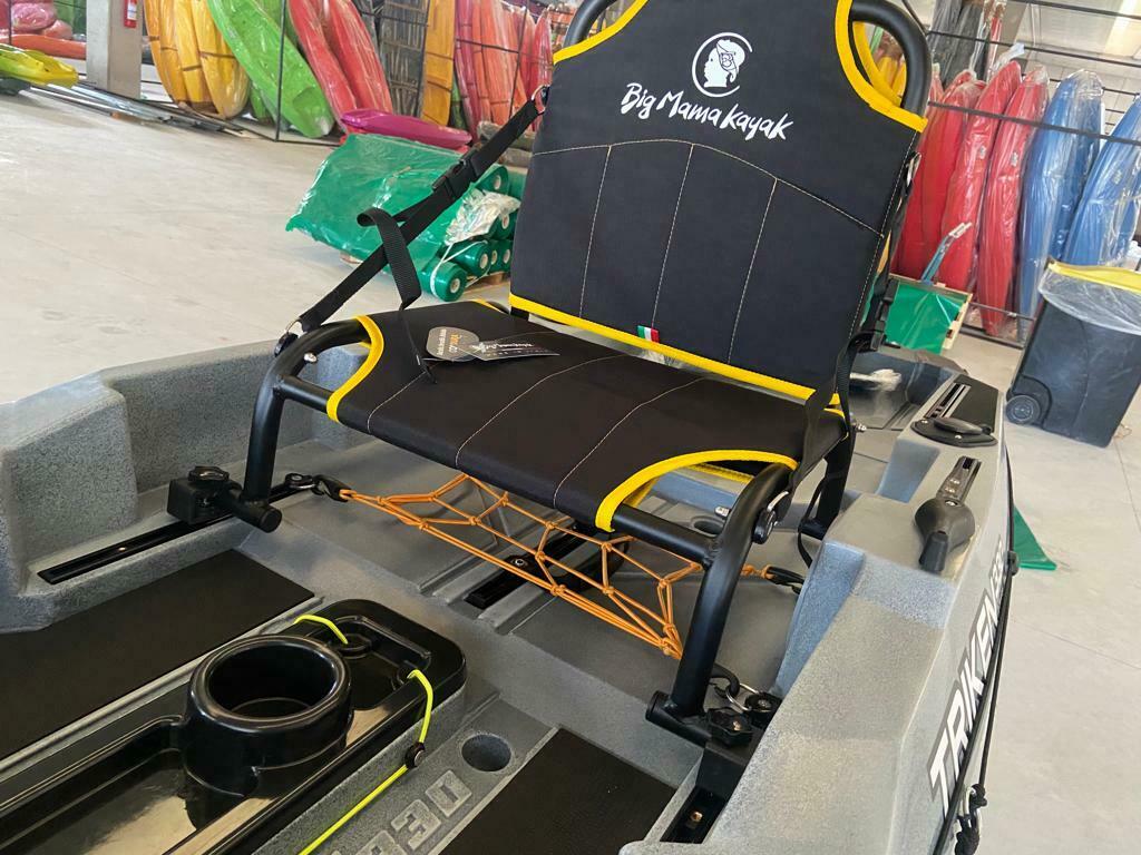 BIG MAMA KAYAK A PEDALI TRIKEN 330 - CANOA MONOPOSTO FISHING CON 4 PORTACANNE, 2 GAVONI, TIMONE, SISTEMA DI PEDALI, SEDILE RIALZATO, 11 BARRE DI SCORRIMENTO