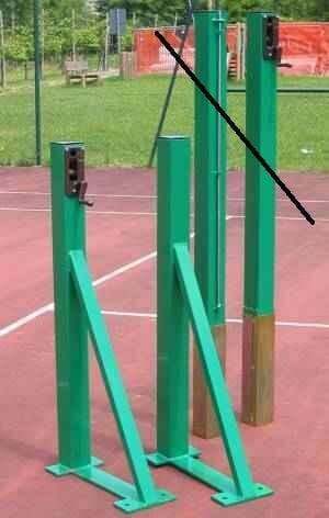 At 1562 Pali Da Tennis Sezione Quadra Mm 80 X X80 Da Avvitare A Pavimento