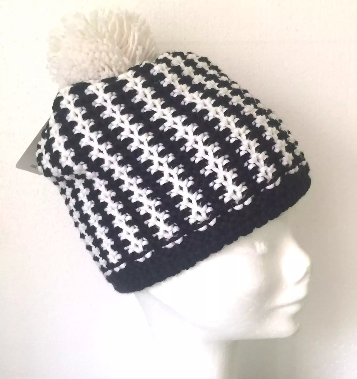 Cappello In Lana Nero / Bianco Con Pon Pon Interno In Pile Cod.uv-1.m Uvex