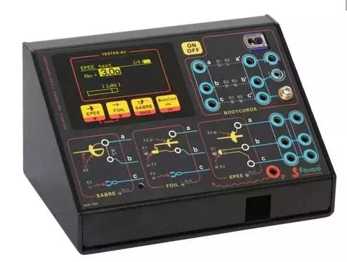Tester Professionale Elettronico Per La Scherma, Verifica; Spade, Fioretti, Sciabole, Passanti, Rulli, Cavi Maschere, Cavi Apparecchio-rullo, Ircuiti Completi Di Un'arma, Giubbetti E Tessuti Conduttivi Cod.tester -a2 Art.899-02