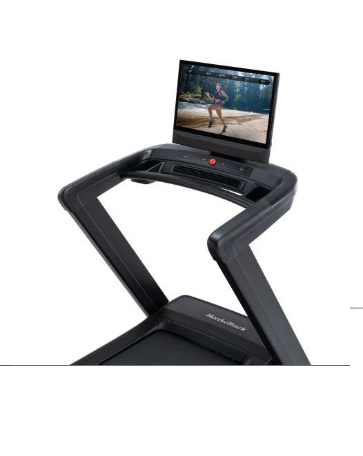 promo Tapis Roulant NordicTrack Commercial 2450 cod.NTL19125-INT peso max utente 182 kg - piano corsa 152 x 55 cm - velocità 22 km/h + abbonamento di 1 anno Ifit