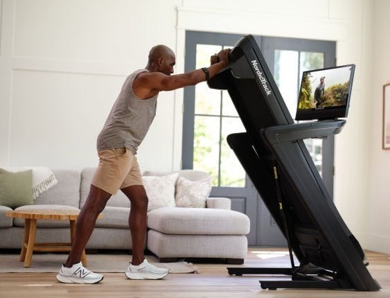 promo Tapis Roulant NordicTrack Commercial 2450 cod.NTL19125-INT peso max utente 182 kg - piano corsa 152 x 55 cm - velocità 22 km/h + abbonamento di 1 anno Ifit