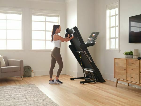 Promo EXP7i con App Ifit integrata - TAPIS ROULANT NORDICTRACK piano corsa 140 x 51 cm - peso max utente 135 kg COD.NTL10423-INT- Schermo touchscreen inclinabile da 7"