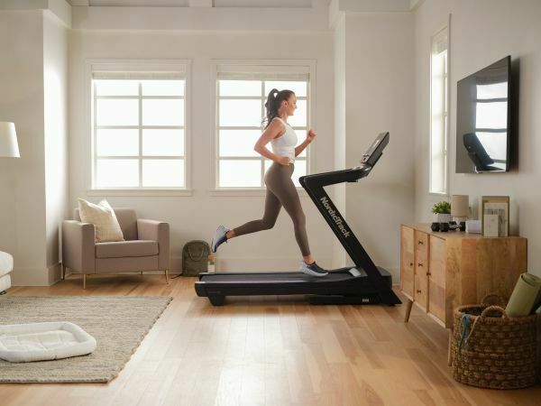 Promo EXP7i con App Ifit integrata - TAPIS ROULANT NORDICTRACK piano corsa 140 x 51 cm - peso max utente 135 kg COD.NTL10423-INT- Schermo touchscreen inclinabile da 7"