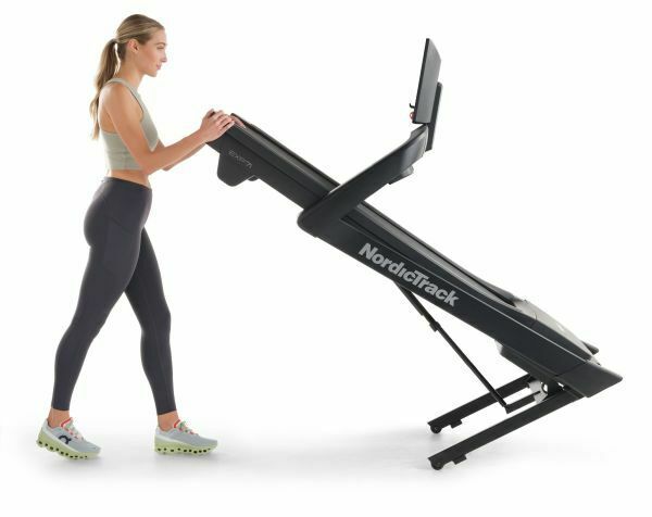 Promo EXP7i con App Ifit integrata - TAPIS ROULANT NORDICTRACK piano corsa 140 x 51 cm - peso max utente 135 kg COD.NTL10423-INT- Schermo touchscreen inclinabile da 7"