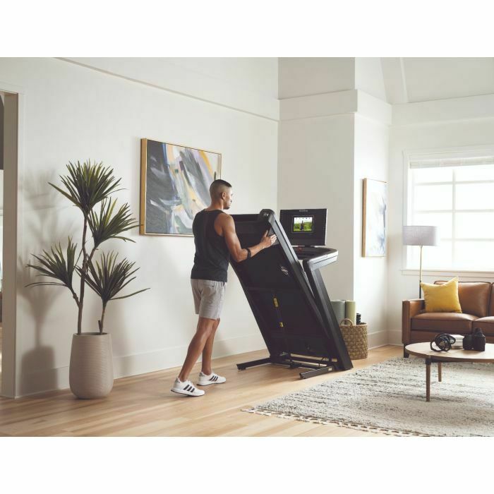 Promo COMMERCIAL 1250 con App Ifit integrata - TAPIS ROULANT NORDICTRACK piano corsa 152 x 51 cm - peso max utente 135 kg COD.NTL14124-INT