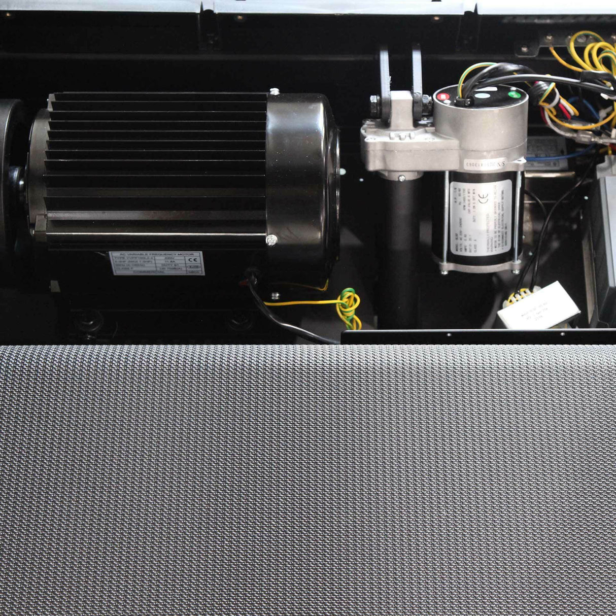 Tapis Roulant Inclinazione 18% - motore AC ad alte prestazioni nastro ortopedico antiscivolo da 2,5 mm - Linea Diamond Cod. T81