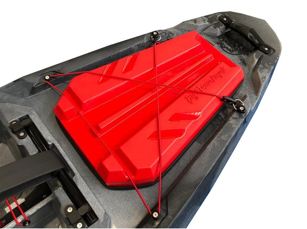 BIG MAMA KAYAK A PEDALI TRIKEN 330 - CANOA MONOPOSTO FISHING CON 4 PORTACANNE, 2 GAVONI, TIMONE, SISTEMA DI PEDALI, SEDILE RIALZATO, 11 BARRE DI SCORRIMENTO, ver. coperchio rosso