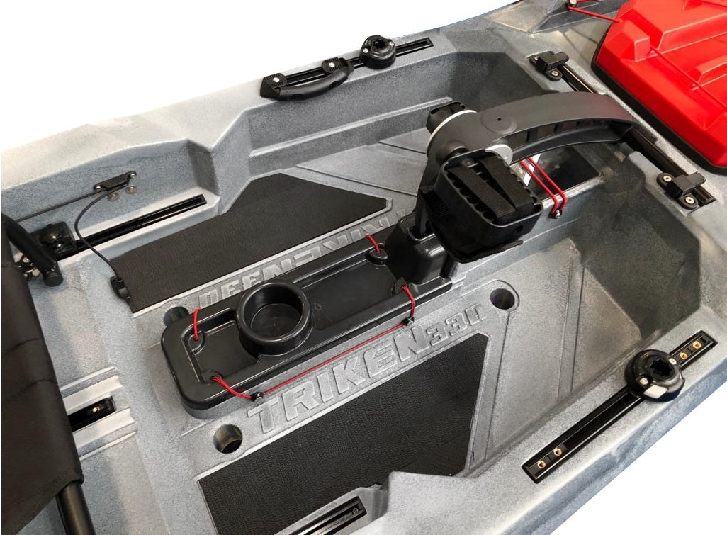 BIG MAMA KAYAK A PEDALI TRIKEN 330 - CANOA MONOPOSTO FISHING CON 4 PORTACANNE, 2 GAVONI, TIMONE, SISTEMA DI PEDALI, SEDILE RIALZATO, 11 BARRE DI SCORRIMENTO ver. coperchio arancio