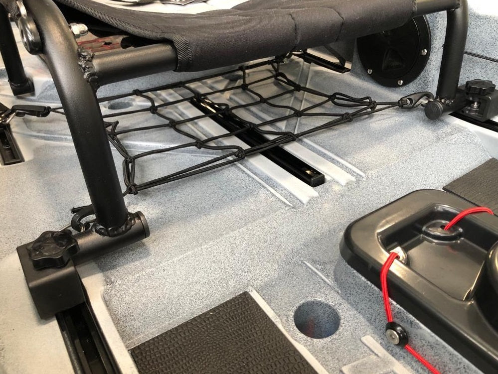 BIG MAMA KAYAK A PEDALI TRIKEN 330 - CANOA MONOPOSTO FISHING CON 4 PORTACANNE, 2 GAVONI, TIMONE, SISTEMA DI PEDALI, SEDILE RIALZATO, 11 BARRE DI SCORRIMENTO, ver. coperchio rosso