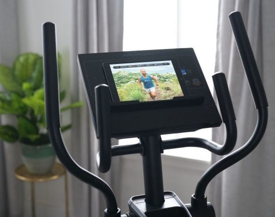 Promo Sport Elliptical Proform 2025 ellittica volano posteriore - peso max utente 113 kg - compatibile con app IFIT cod. PFEL54925-INT