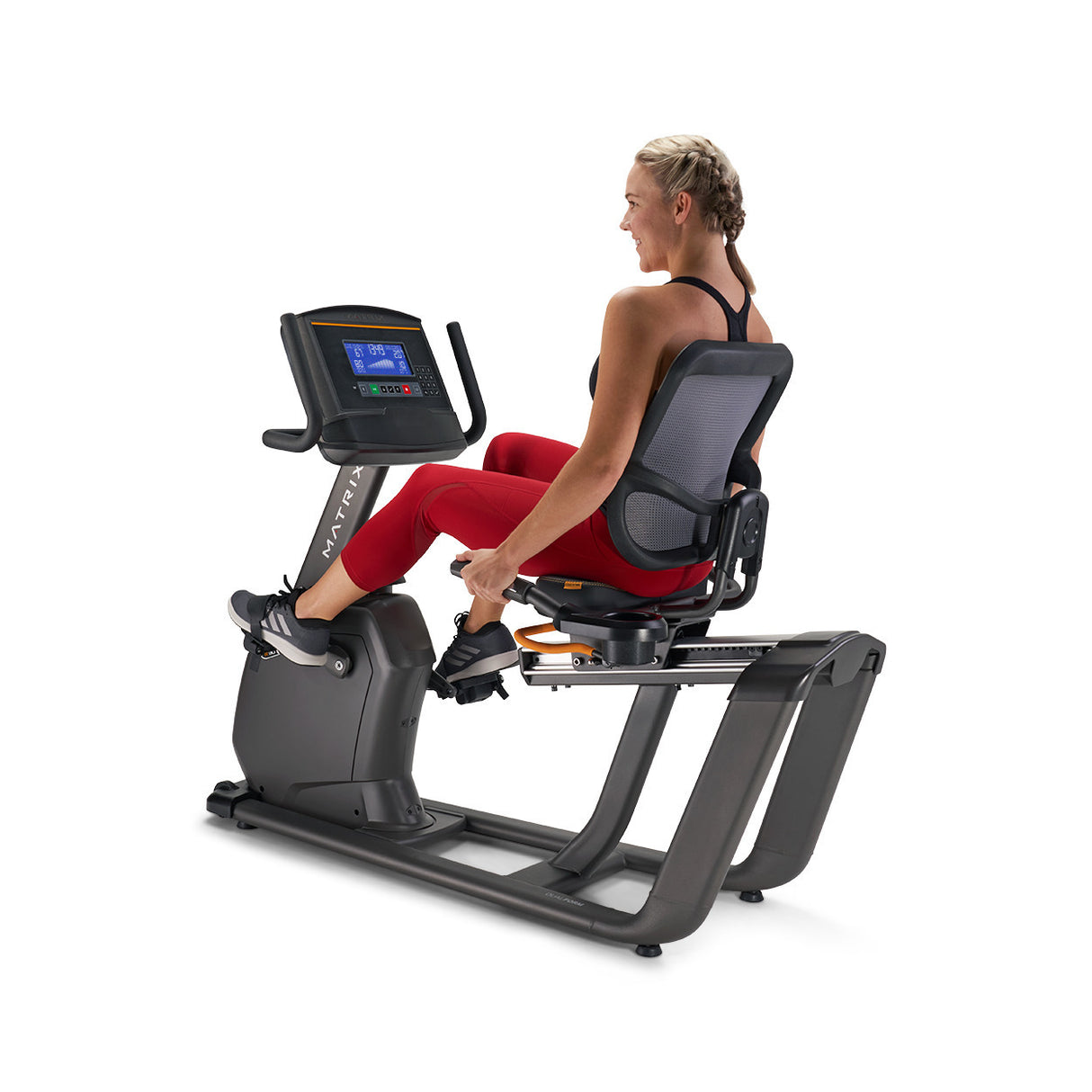 RECUMBENT BIKE R30 CON CONSOLE XR, professionale, con accesso facilitato, stabile e versatile. La nostra bike R30 include le esclusive tecnologie Dual Form Frame e Comfort Arc Seat.