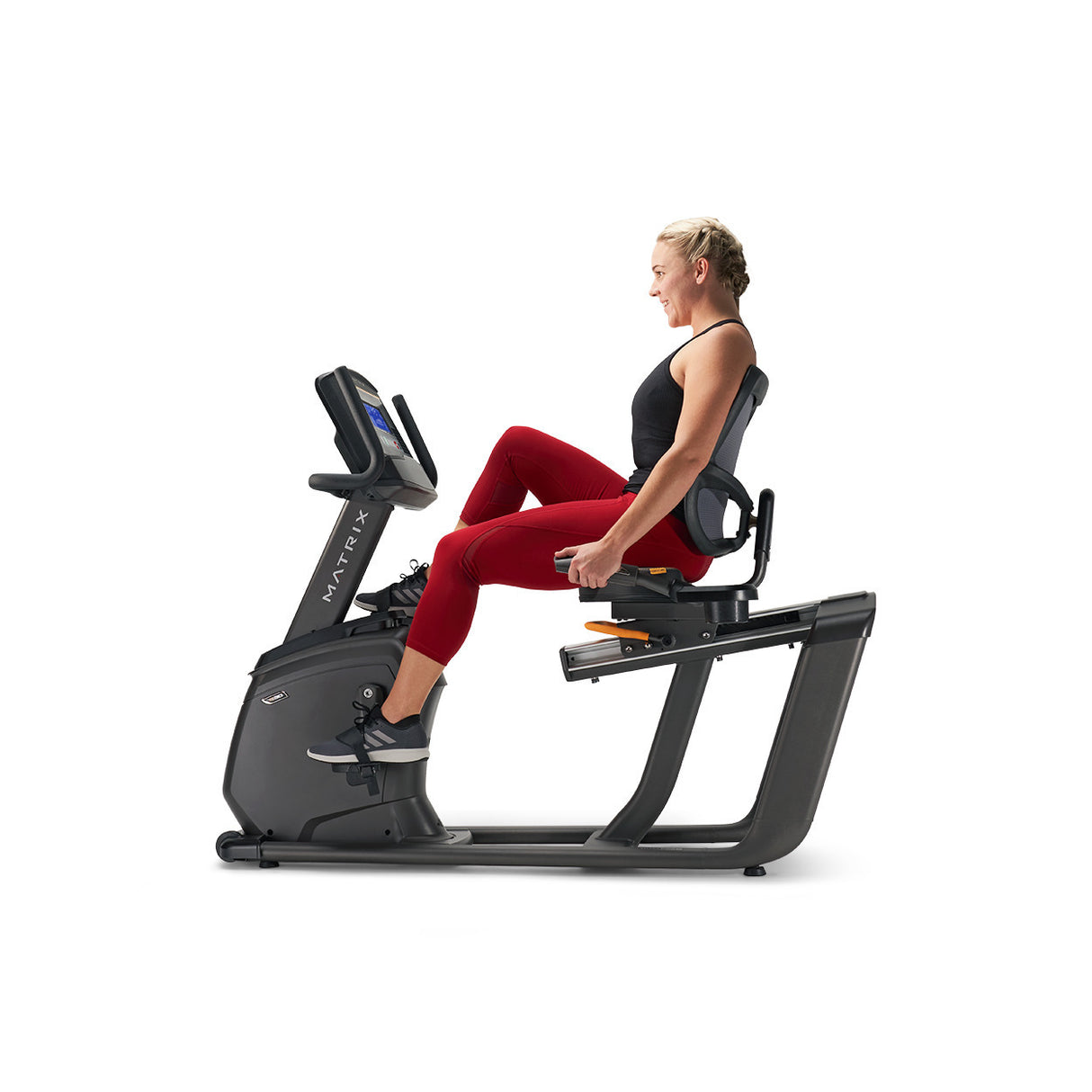 RECUMBENT BIKE R30 CON CONSOLE XR, professionale, con accesso facilitato, stabile e versatile. La nostra bike R30 include le esclusive tecnologie Dual Form Frame e Comfort Arc Seat.