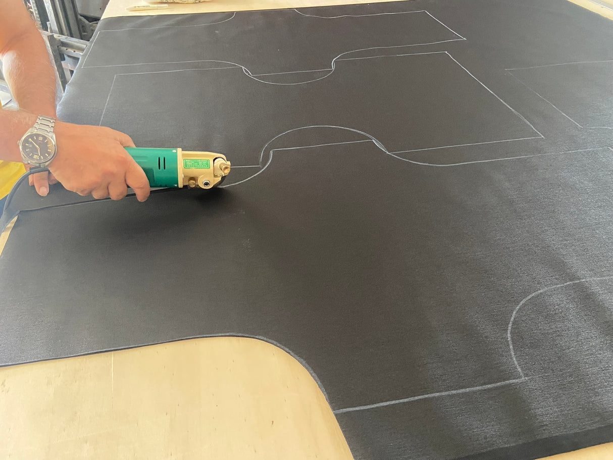 BIG MAMA KAYAK A PEDALI TRIKEN 330 - CANOA MONOPOSTO FISHING CON 4 PORTACANNE, 2 GAVONI, TIMONE, SISTEMA DI PEDALI, SEDILE RIALZATO, 11 BARRE DI SCORRIMENTO ver. scafo verde