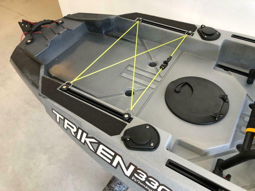 BIG MAMA KAYAK A PEDALI TRIKEN 330 - CANOA MONOPOSTO FISHING CON 4 PORTACANNE, 2 GAVONI, TIMONE, SISTEMA DI PEDALI, SEDILE RIALZATO, 11 BARRE DI SCORRIMENTO ver. coperchio arancio