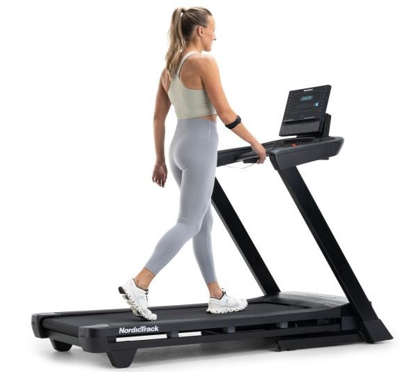 promo Tapis Roulant NordicTrack T Series 8 - velocità 20 km/h - peso max utente 147 kg -piano corsa 152 x 51 cm cod.NTL10425-INT