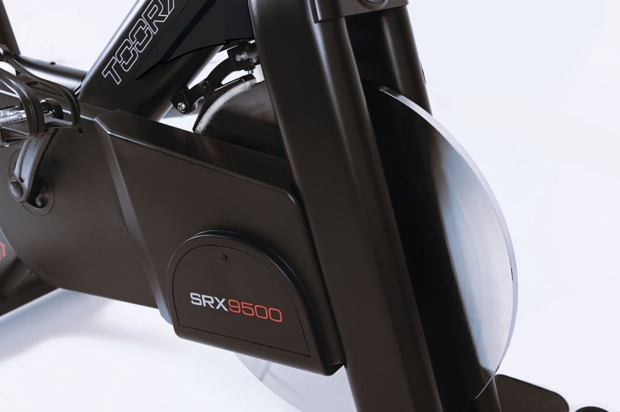 Ex esposizione Gym Bike Indoor Cycle SRX 9500 Linea Toorx Trasmissione a cinghia Volano 24 kg Peso massimo utilizzatore 150 Kg bike da spinning