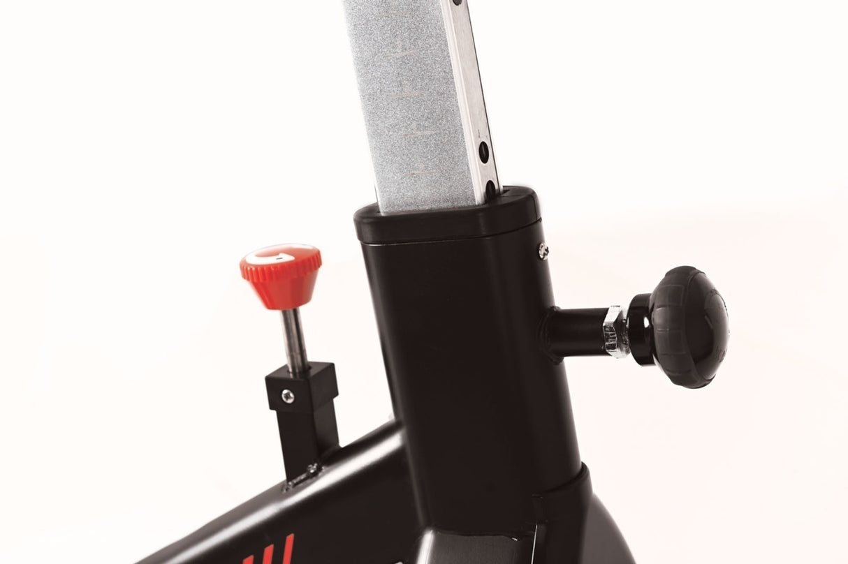 Ex esposizione Gym Bike Indoor Cycle SRX 9500 Linea Toorx Trasmissione a cinghia Volano 24 kg Peso massimo utilizzatore 150 Kg bike da spinning