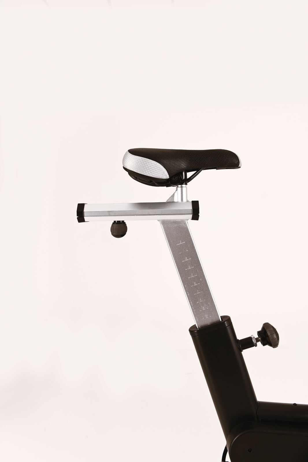 Ex esposizione Gym Bike Indoor Cycle SRX 9500 Linea Toorx Trasmissione a cinghia Volano 24 kg Peso massimo utilizzatore 150 Kg bike da spinning