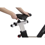 Indoor bike S53 Diamond Fitness monta un volano di massa pari a 25 kg - regolabile in verticale su 12 livelli (step 1,5 cm) e in orizzontale micrometricamente