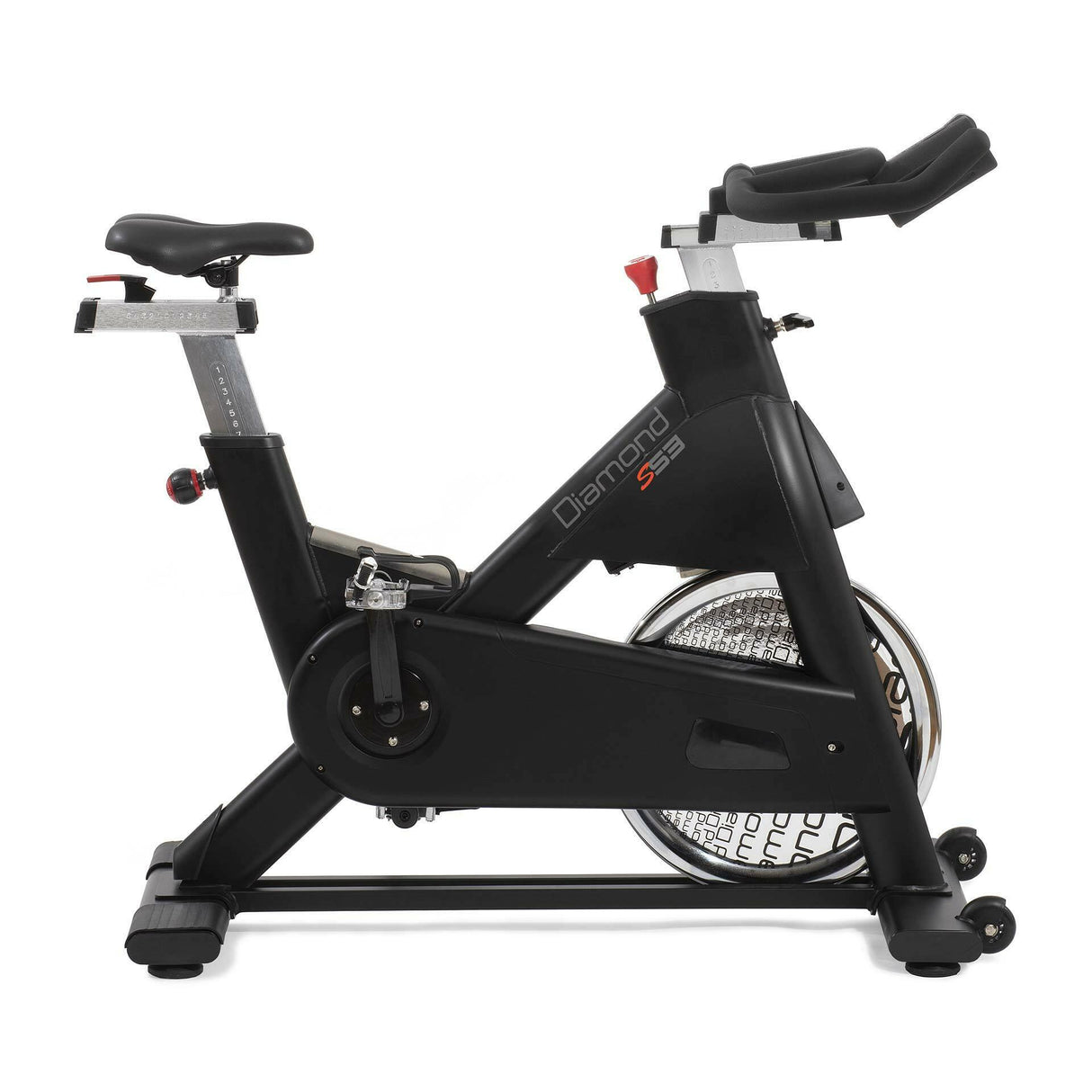 Indoor bike S53 Diamond Fitness monta un volano di massa pari a 25 kg - regolabile in verticale su 12 livelli (step 1,5 cm) e in orizzontale micrometricamente