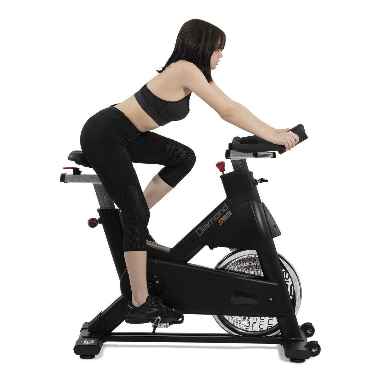 Indoor bike S53 Diamond Fitness monta un volano di massa pari a 25 kg - regolabile in verticale su 12 livelli (step 1,5 cm) e in orizzontale micrometricamente