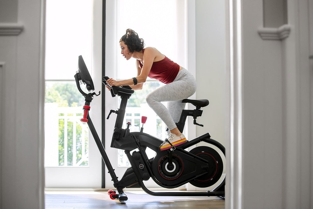 INDOOR BIKE VELOCORE BOWFLEX COD.BOW-VELOCORE TFT 16 + RICEVITORE E FASCIA CARDIO + BLUETOOTH compatibile con App Zwift e Peloton , Netflix, Amazon Prime Video, Disney + e Hulu