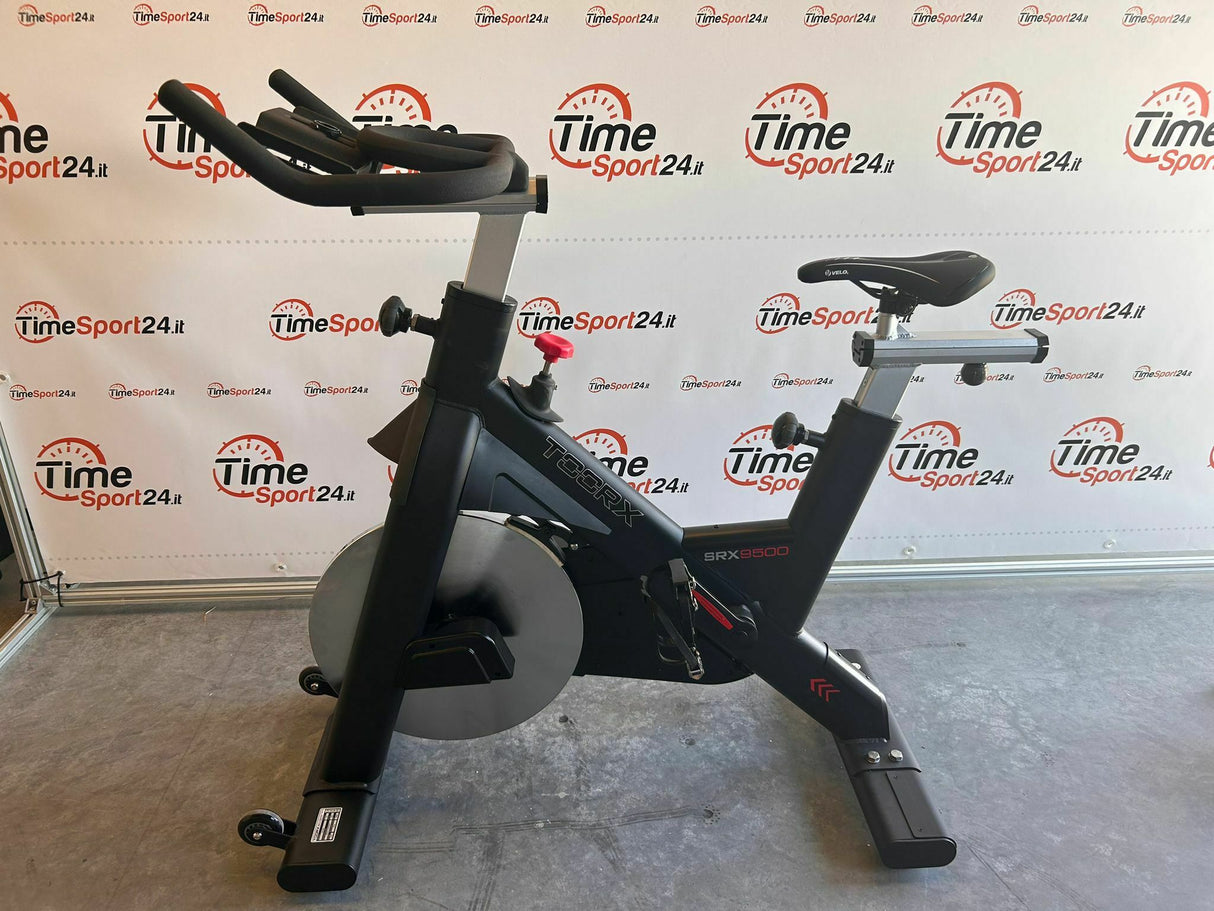 Ex esposizione Gym Bike Indoor Cycle SRX 9500 Linea Toorx Trasmissione a cinghia Volano 24 kg Peso massimo utilizzatore 150 Kg bike da spinning